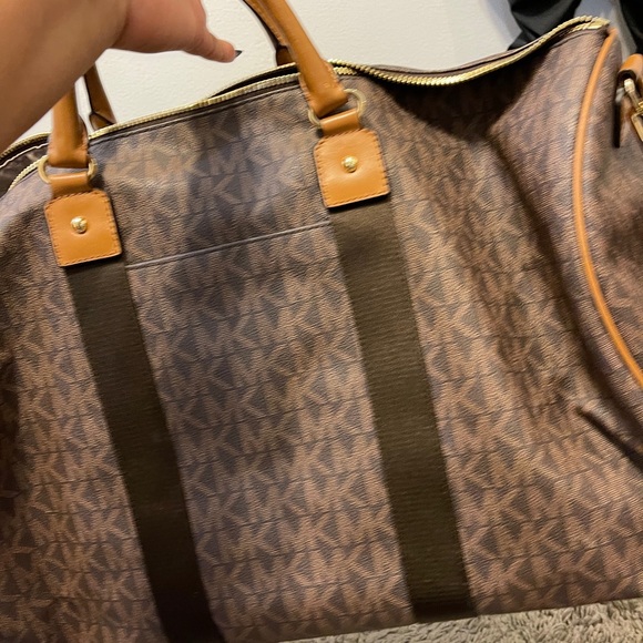 Large Michael Kors Travel Duffle - Picture 5 of 6